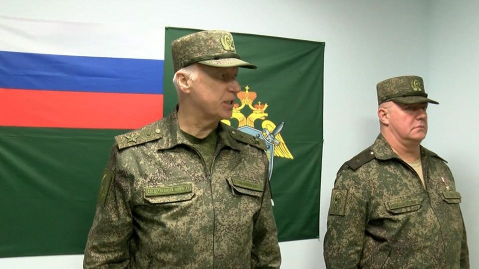 Председатель Следственного комитета России Александр Бастрыкин вместе со своими заместителями и представителями центрального аппарата посетил Донецк и провёл совещание штаба по расследованию преступлений, совершенных...