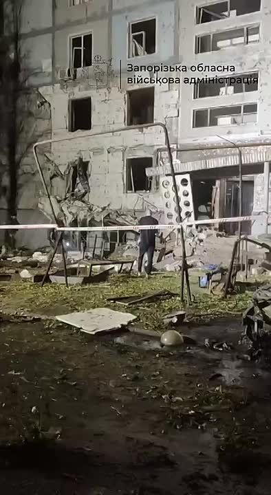 На территории одного из предприятий в результате атаки на Запорожье возник пожар, сообщил глава ЗОВА Иван Федоров