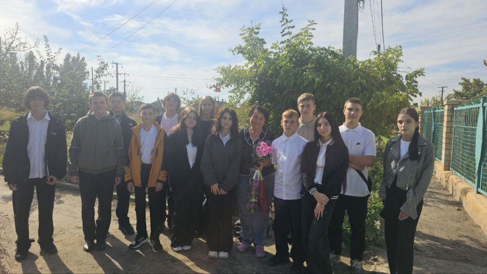 В образовательных организациях региона состоялись мероприятия ко Дню учителя В образовательных организациях региона состоялись мероприятия ко Дню учителя