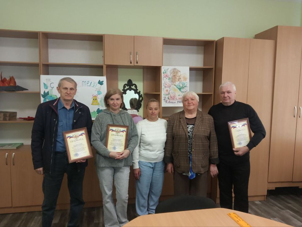 Павел Филипчук: Уважаемые учителя, работники образовательных учреждений, ветераны педагогического труда! Павел Филипчук: Уважаемые учителя, работники образовательных учреждений, ветераны педагогического труда!