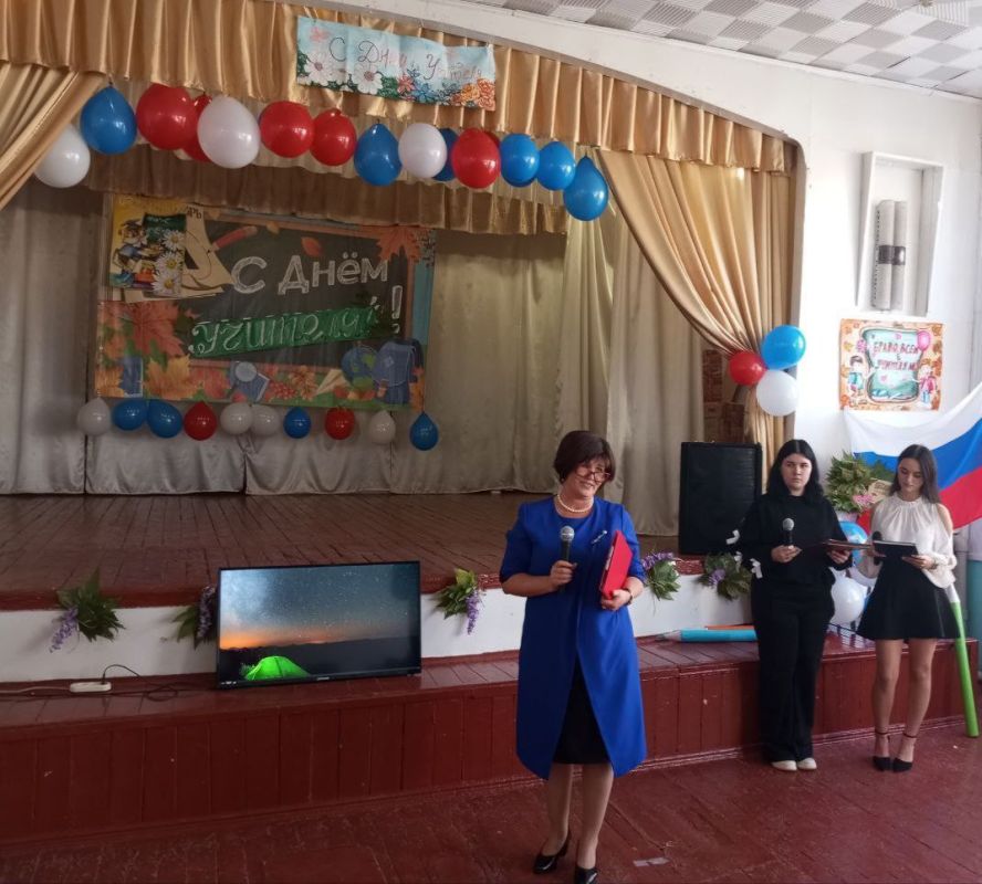 В преддверии Дня учителя в Чернянской школе состоялся концерт В преддверии Дня учителя в Чернянской школе состоялся концерт