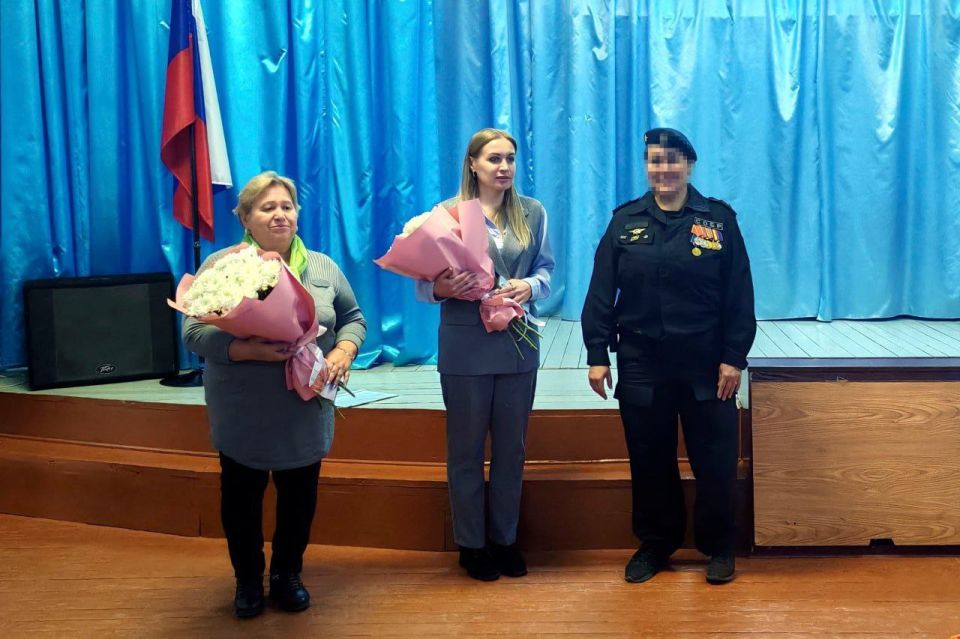 Классруков профильных кадетских классов и директоров школ Генического, Скадовкого, Чаплинского и Каланчакского округов поздравили Росгвардейцы и единороссы с Днём учителя Классруков профильных кадетских классов и директоров школ Генического, Скадовкого, Чаплинского и Каланчакского округов поздравили Росгвардейцы и единороссы с Днём учителя