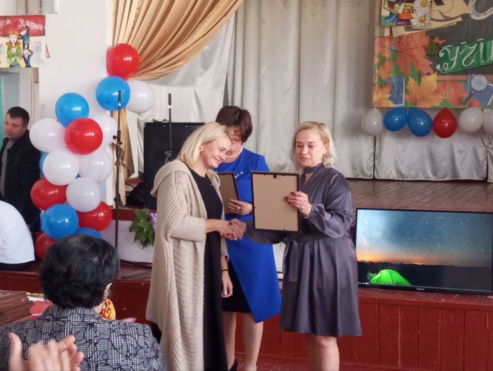 В преддверии Дня учителя в Чернянской школе состоялся концерт