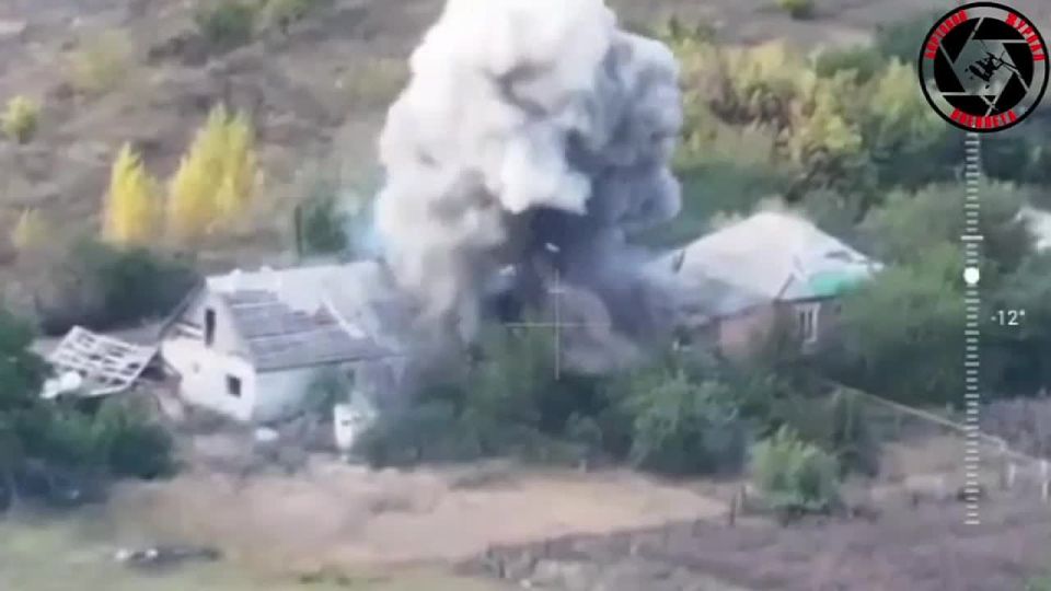 Уфф, хорошо хохлам прилетело!!! Раньше лимит ЛМУРов был гораздо меньше, сейчас несколько на каждое тактическое направление, что не может не радовать!!!