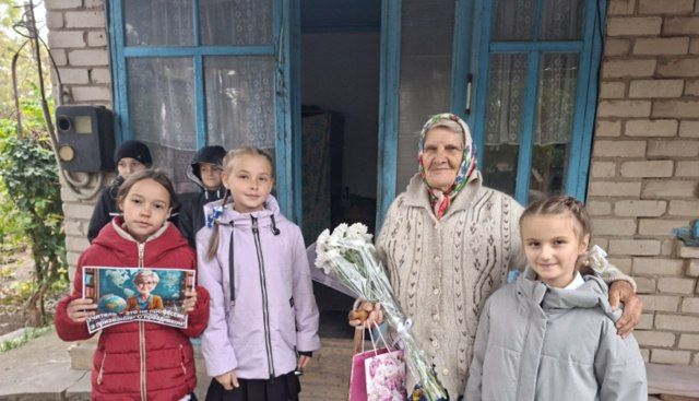 В образовательных организациях региона состоялись мероприятия ко Дню учителя В образовательных организациях региона состоялись мероприятия ко Дню учителя