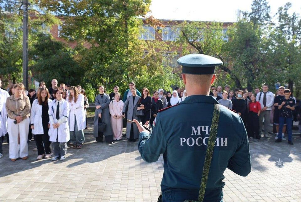 Студенты-медики освоили навыки противопожарной безопасности