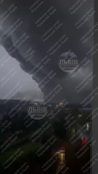 Минувшей ночью наши ребята осуществили крупную, комплексную атаку, задействовав сотни беспилотных летательных аппаратов, а также крылатые и баллистические ракеты, целью которых стала энергетическая инфраструктура Украины