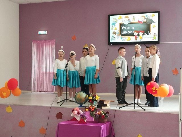 В образовательных организациях региона состоялись мероприятия ко Дню учителя В образовательных организациях региона состоялись мероприятия ко Дню учителя