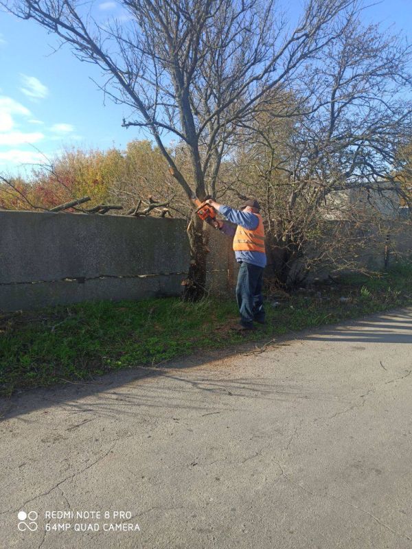 В Геническом округе продолжаются работы по благоустройству В Геническом округе продолжаются работы по благоустройству