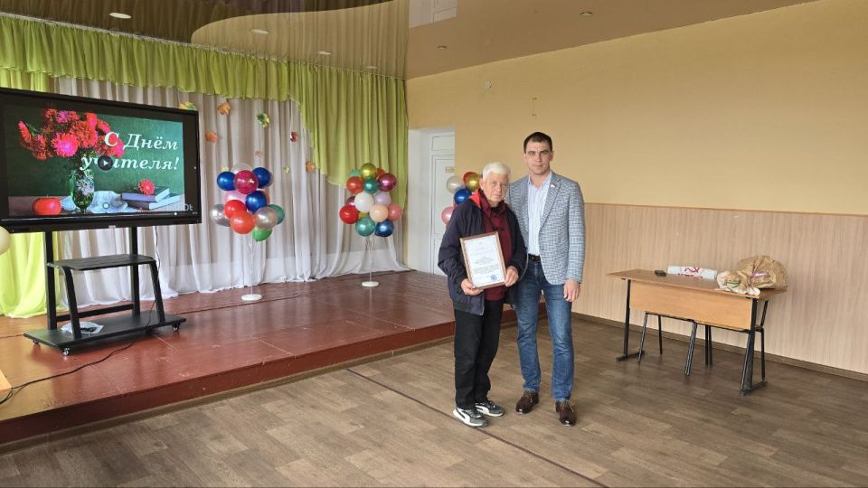 Рамиль Замалетдинов: В честь дня учителя поздравил педагогический коллектив Петровской школы Генического муниципального округа Рамиль Замалетдинов: В честь дня учителя поздравил педагогический коллектив Петровской школы Генического муниципального округа