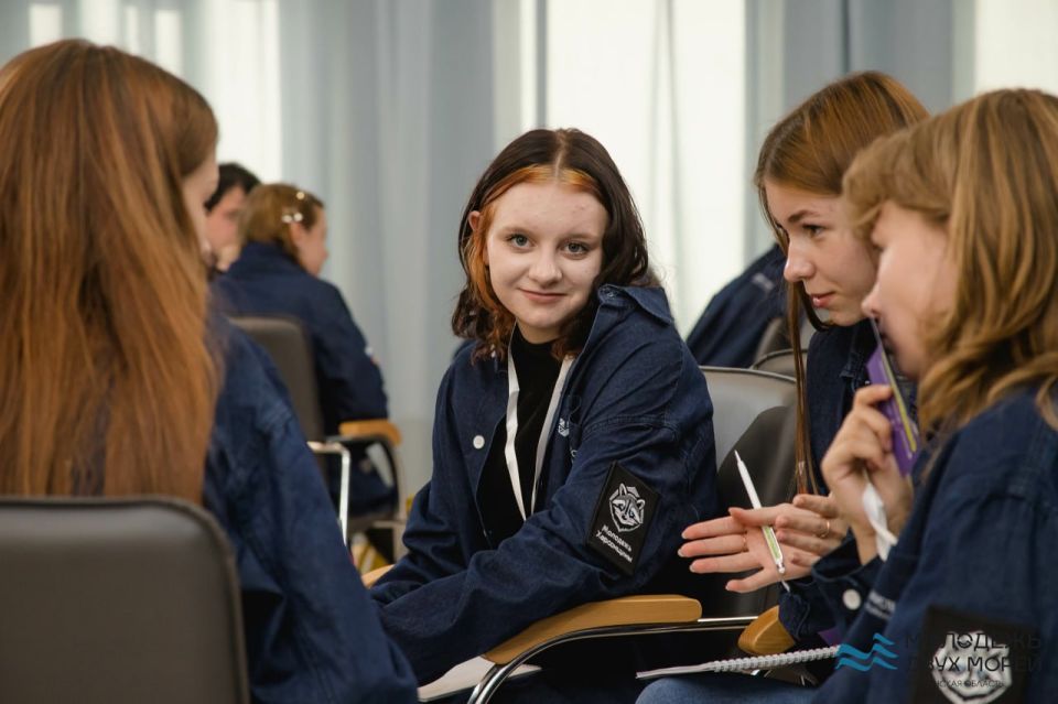 Взгляд в будущее. В Геническе с 3 по 5 октября прошел форум поддержки молодежных инициатив «Взгляд в будущее»! Мероприятие объединило более 80 активных и инициативных молодых людей со всей Херсонской области Взгляд в будущее. В Геническе с 3 по 5 октября прошел форум поддержки молодежных инициатив «Взгляд в будущее»! Мероприятие объединило более 80 активных и инициативных молодых людей со всей Херсонской области