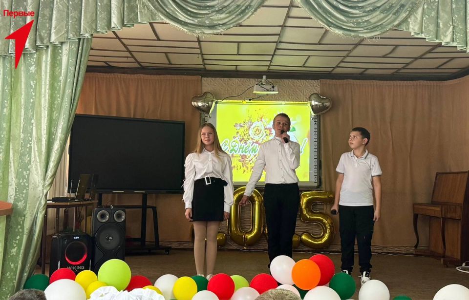 Первые Григорьевской школы поздравили педагогов с Днем учителя Первые Григорьевской школы поздравили педагогов с Днем учителя