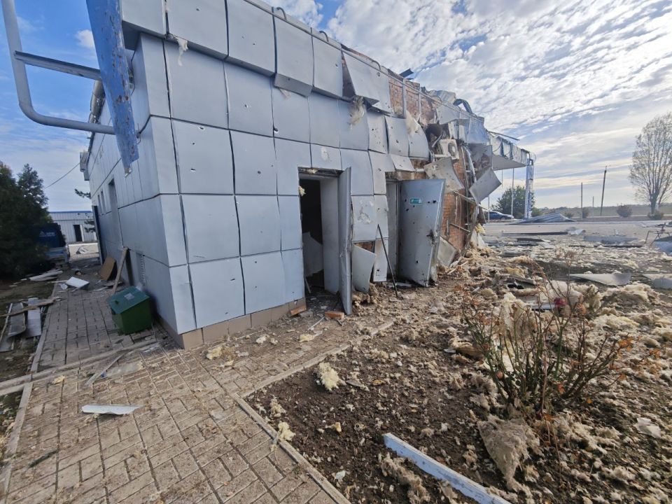 В результате обстрела ВСУ в Великой Лепетихе разрушена АЗС, сообщили в Администрации округа В результате обстрела ВСУ в Великой Лепетихе разрушена АЗС, сообщили в Администрации округа