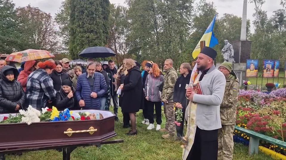 Огромное количество некрологов и информации о двухсотых