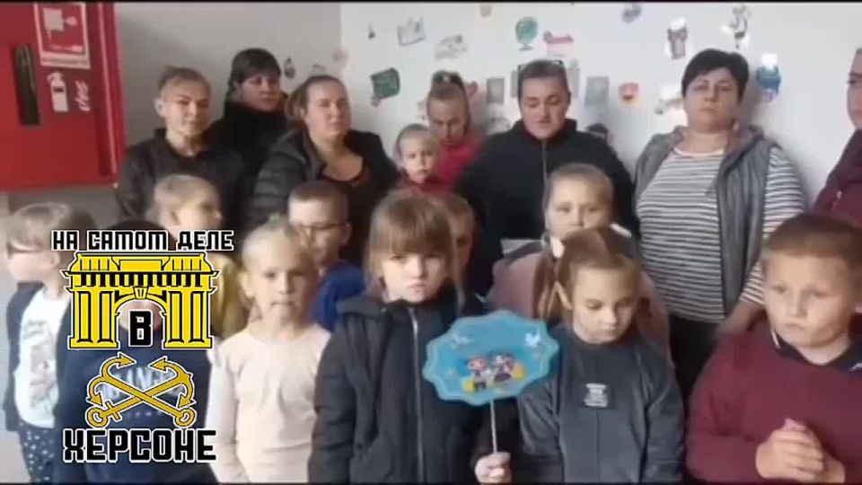 В селе Святовасильевка Днепропетровской области первоклассники и родители записали обращение с призывом освободить мобилизованного классного руководителя, которого, по их словам, незаконно задержали в начале учебного года
