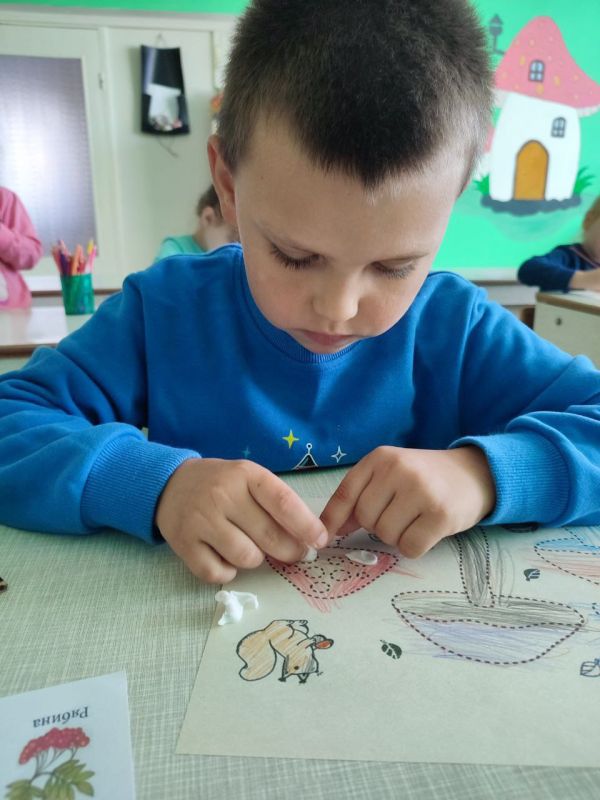 Детсадовцев из Благодатного учили различать грибы Детсадовцев из Благодатного учили различать грибы