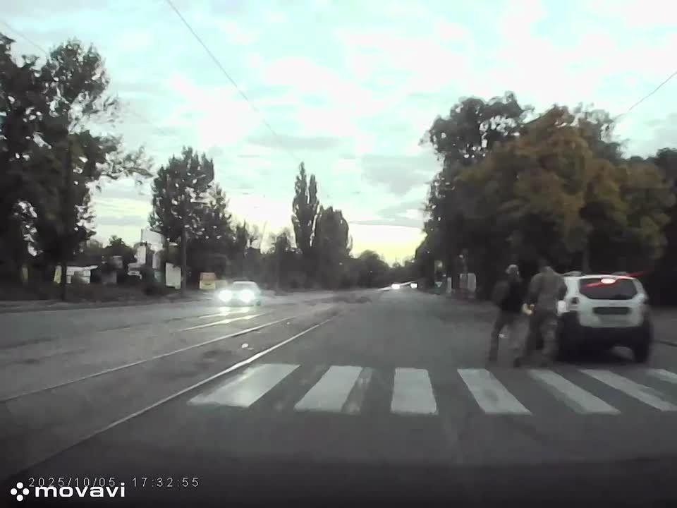 В Днепре ТЦКшники автомобилем сбили убегающего мужика