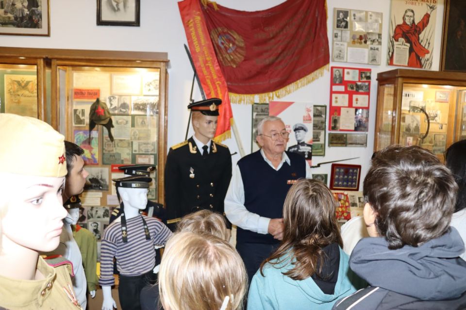 В Скадовском краеведческом музее провели экскурсию для студентов аграрного колледжа В Скадовском краеведческом музее провели экскурсию для студентов аграрного колледжа