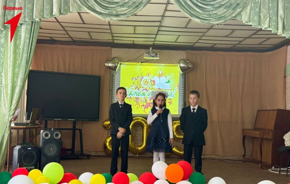 Первые Григорьевской школы поздравили педагогов с Днем учителя Первые Григорьевской школы поздравили педагогов с Днем учителя