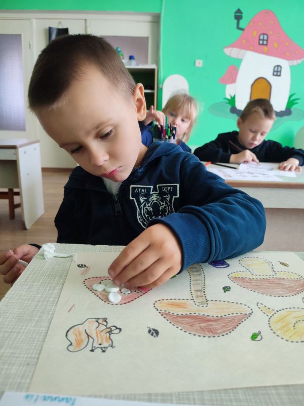 Детсадовцев из Благодатного учили различать грибы Детсадовцев из Благодатного учили различать грибы