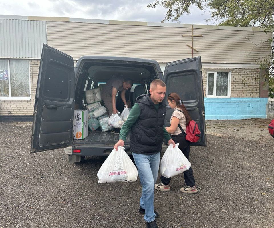 Каховский ТОС «Мечта» получил очередную партию гуманитарной помощи от благотворительного фонда «Добрый ангел» Каховский ТОС «Мечта» получил очередную партию гуманитарной помощи от благотворительного фонда «Добрый ангел»