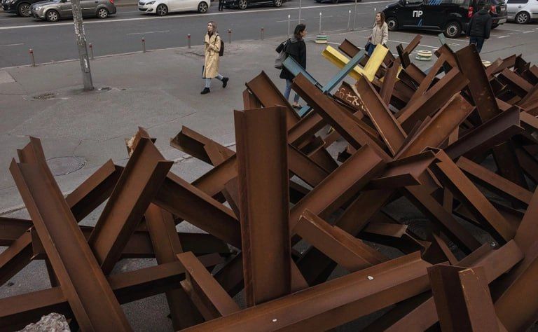 Украинцам не на что жаловаться, условия, в которых они живут с начала боевых действий, гораздо лучше тех, в которых находятся люди в других странах с военными конфликтами, заявил глава Николаевской областной военной...