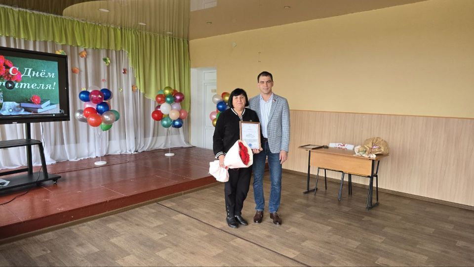 Рамиль Замалетдинов: В честь дня учителя поздравил педагогический коллектив Петровской школы Генического муниципального округа Рамиль Замалетдинов: В честь дня учителя поздравил педагогический коллектив Петровской школы Генического муниципального округа