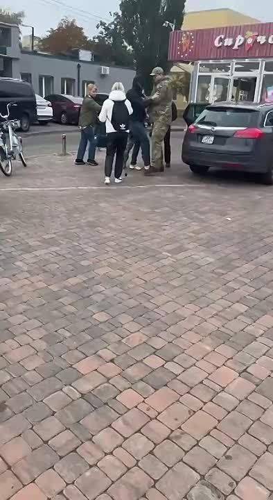 Киев, Оболонь, станция Метро "Минская"