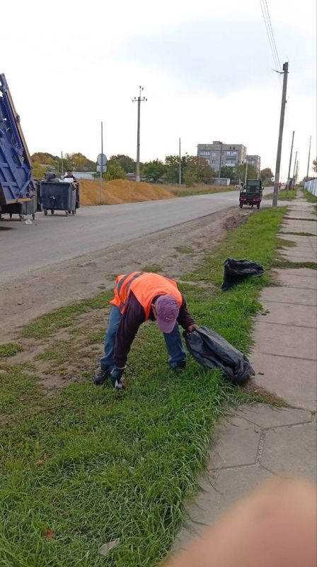 В Геническом округе продолжаются работы по благоустройству В Геническом округе продолжаются работы по благоустройству