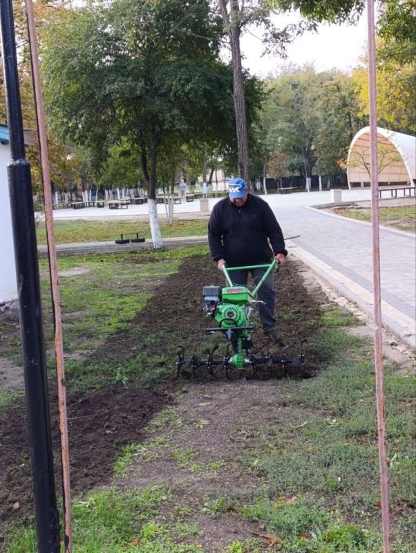 В Геническом округе продолжаются работы по благоустройству В Геническом округе продолжаются работы по благоустройству