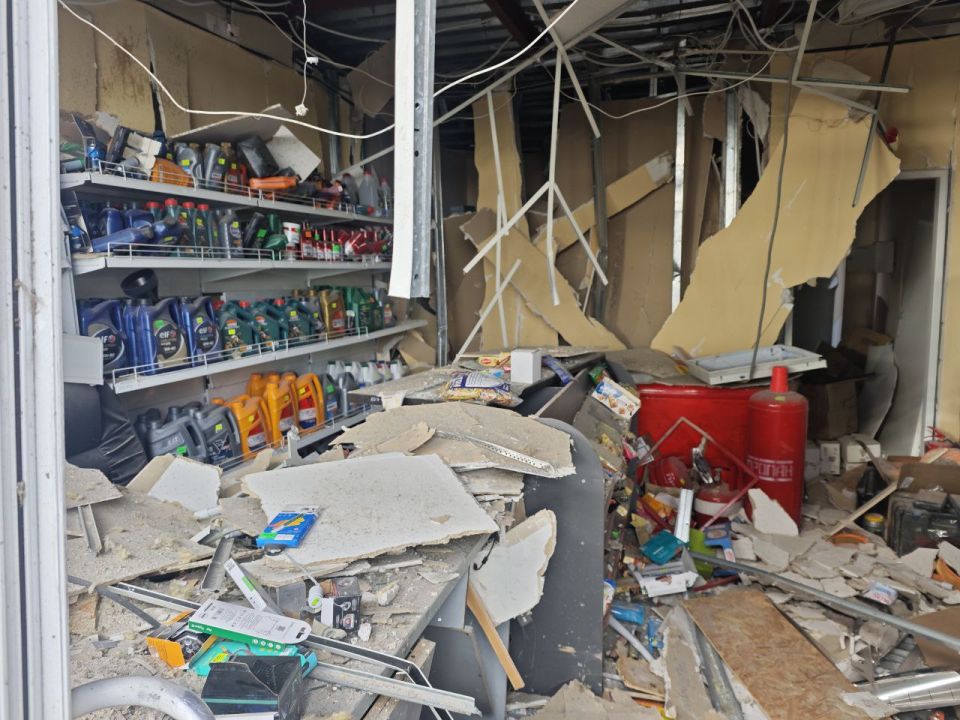 В результате обстрела ВСУ в Великой Лепетихе разрушена АЗС, сообщили в Администрации округа В результате обстрела ВСУ в Великой Лепетихе разрушена АЗС, сообщили в Администрации округа