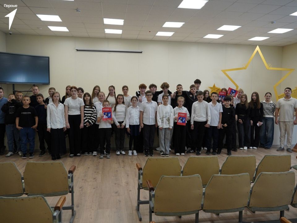 Специалисты Движения Первых презентовали третий выпуск «Журнала Первых» в школах Геническа Специалисты Движения Первых презентовали третий выпуск «Журнала Первых» в школах Геническа