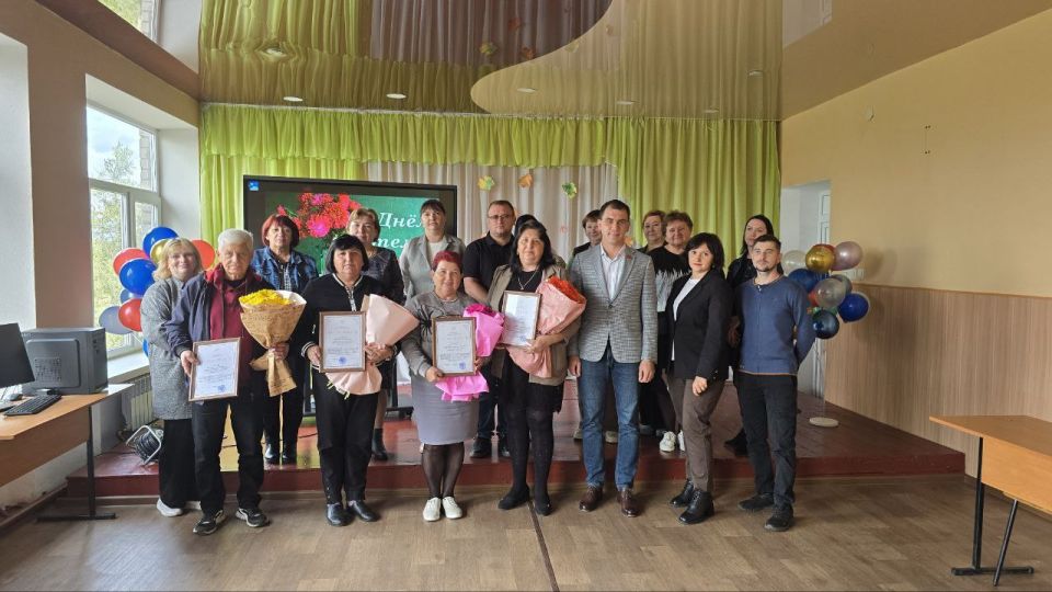 Рамиль Замалетдинов: В честь дня учителя поздравил педагогический коллектив Петровской школы Генического муниципального округа Рамиль Замалетдинов: В честь дня учителя поздравил педагогический коллектив Петровской школы Генического муниципального округа