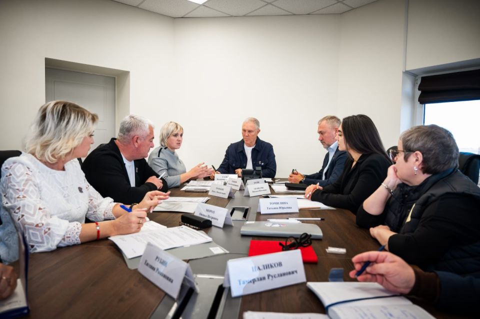 Владимир Сальдо: На заседании Президиума регионального совета партии подвели итоги: ряды «Единой России» в Херсонской области растут — уже 8818 человек Владимир Сальдо: На заседании Президиума регионального совета партии подвели итоги: ряды «Единой России» в Херсонской области растут — уже 8818 человек