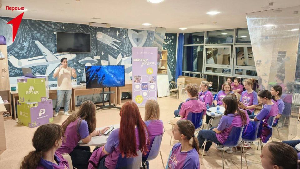 Первые в Артеке!. Друзья, помните мы писали об активистке Движения Первых Изольду Землянскую, которая выиграла поездку в Артек? Сегодня она поделилась с нами кадрами своего путешествия Первые в Артеке!. Друзья, помните мы писали об активистке Движения Первых Изольду Землянскую, которая выиграла поездку в Артек? Сегодня она поделилась с нами кадрами своего путешествия