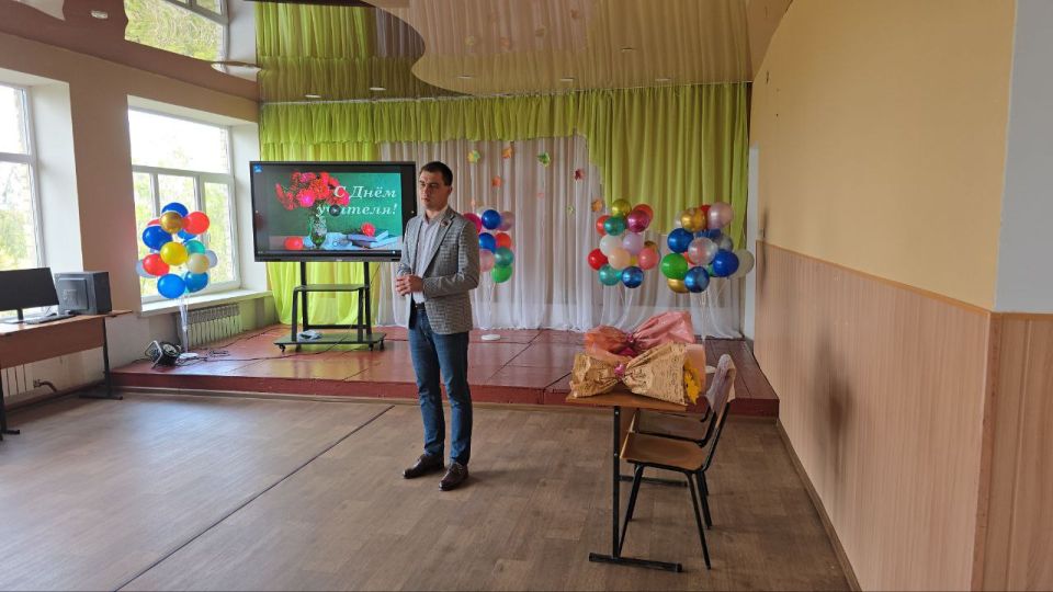 Рамиль Замалетдинов: В честь дня учителя поздравил педагогический коллектив Петровской школы Генического муниципального округа Рамиль Замалетдинов: В честь дня учителя поздравил педагогический коллектив Петровской школы Генического муниципального округа