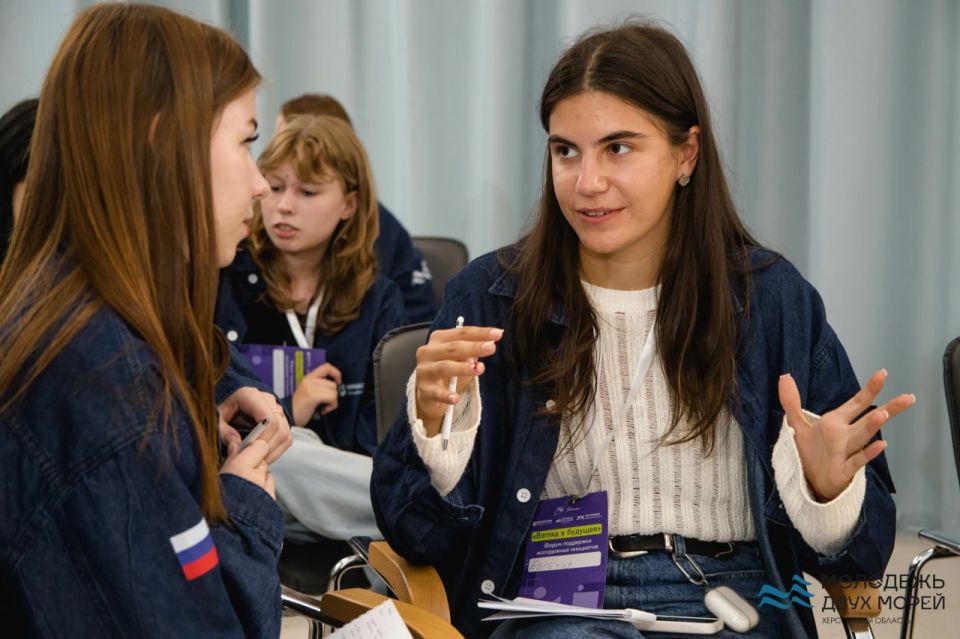 Взгляд в будущее. В Геническе с 3 по 5 октября прошел форум поддержки молодежных инициатив «Взгляд в будущее»! Мероприятие объединило более 80 активных и инициативных молодых людей со всей Херсонской области Взгляд в будущее. В Геническе с 3 по 5 октября прошел форум поддержки молодежных инициатив «Взгляд в будущее»! Мероприятие объединило более 80 активных и инициативных молодых людей со всей Херсонской области