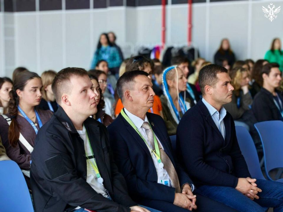 В «Счастливцево» открылась передвижная выставка «О Родине» В «Счастливцево» открылась передвижная выставка «О Родине»