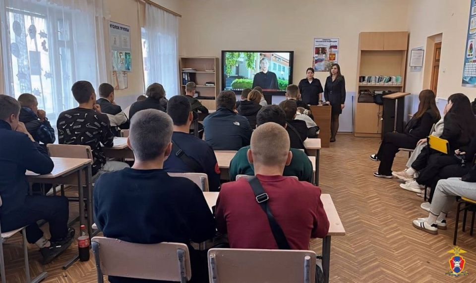 В Херсонской области сотрудники Госавтоинспекции провели профилактическое мероприятие для студентов
