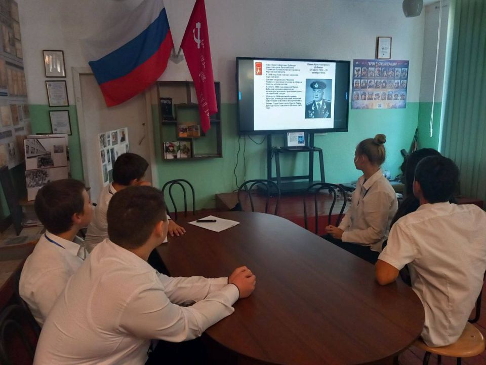 «Юный экскурсовод»: приморские школьники на время стали экскурсоводами «Юный экскурсовод»: приморские школьники на время стали экскурсоводами