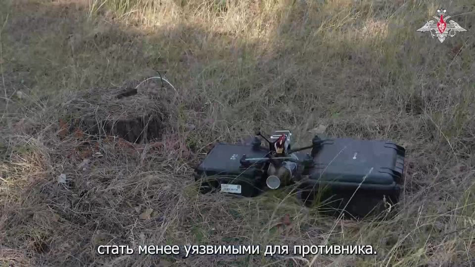 Минобороны России: Военнослужащие подразделения БПЛА 18-й общевойсковой армии группировки войск «Днепр» уничтожили пункт управления беспилотниками с личным составом противника на правом берегу Днепра в Херсонской области