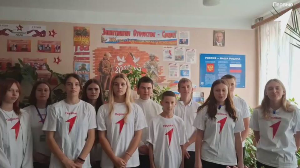 Первые Таврийской школы записали видеопоздравление для Президента России