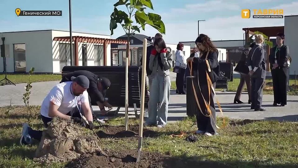 Финалисты проекта "Герои Херсонщины" высадили аллею в Арт-резиденции "Тавриды"