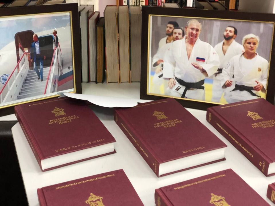 «Владимир Путин – история жизни»: в Генической библиотеке открыта тематическая выставка ко дню рождения Президента «Владимир Путин – история жизни»: в Генической библиотеке открыта тематическая выставка ко дню рождения Президента