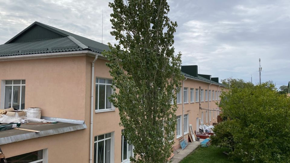 Строители перешли к внутренней отделке помещений в ремонтируемой по народной программе «Единой России» Тавричанской школе Строители перешли к внутренней отделке помещений в ремонтируемой по народной программе «Единой России» Тавричанской школе