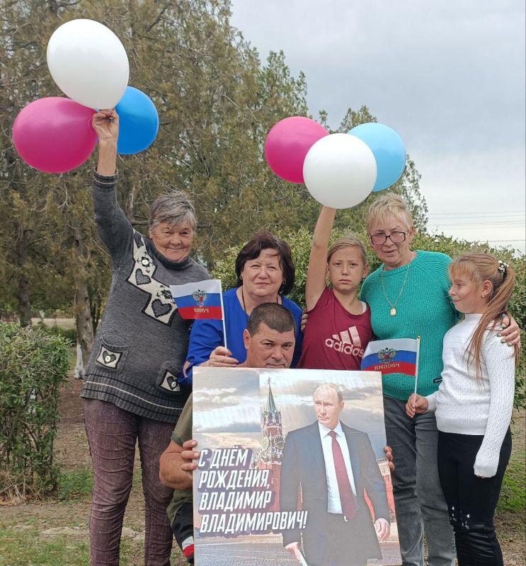 В честь дня рождения Президента Российской Федерации Владимира Владимировича Путина в Богдановском сельском клубе прошла познавательная беседа, посвящённая жизни и деятельности главы государства В честь дня рождения Президента Российской Федерации Владимира Владимировича Путина в Богдановском сельском клубе прошла познавательная беседа, посвящённая жизни и деятельности главы государства