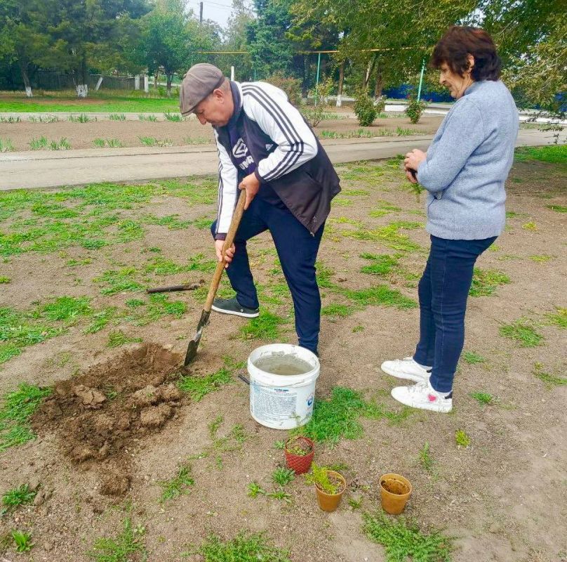 Субботник в Широчанском Доме культуры Субботник в Широчанском Доме культуры