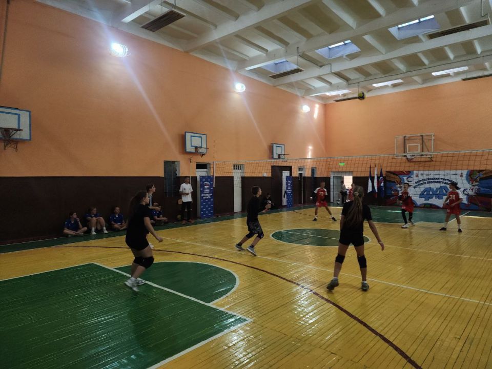 За гранью победы: наши волейболисты покоряют область! За гранью победы: наши волейболисты покоряют область!