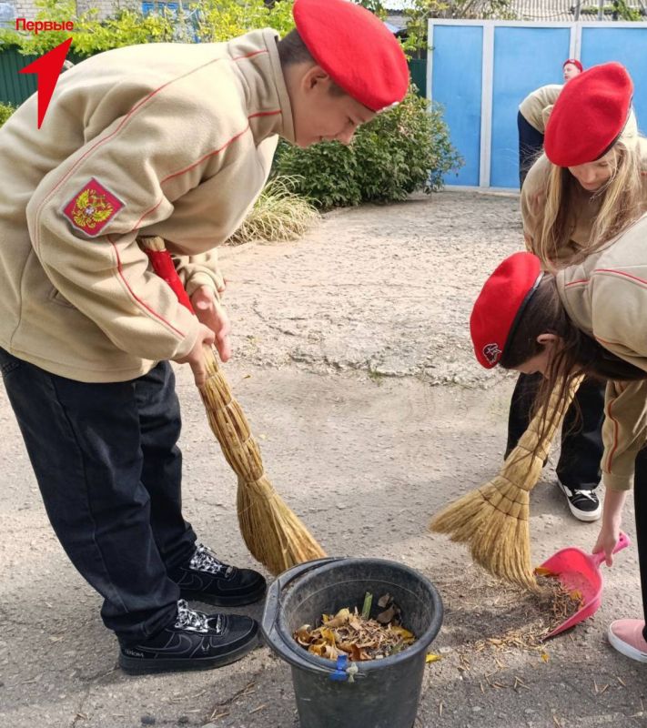 Первые совместно с юноармейцами и членами партии «Единая Россия» поздравили ветеранов! Первые совместно с юноармейцами и членами партии «Единая Россия» поздравили ветеранов!