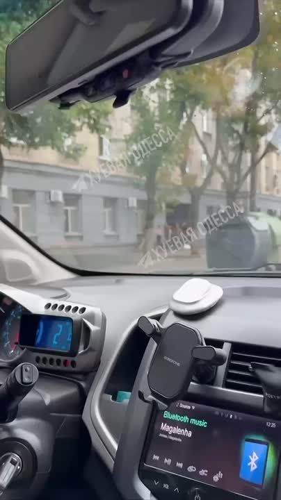 Одесса и Харьков.... Все только добровольно и ни какого насилия. Радует, что ни в одном из случаев, судя по сообщениям, упаковать мужиков не получилось